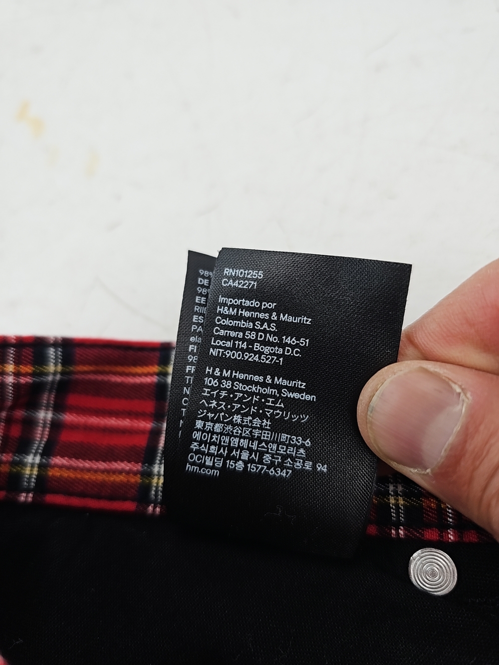 H&M Red Plaid Men’s Pants - Picture 7 of 7